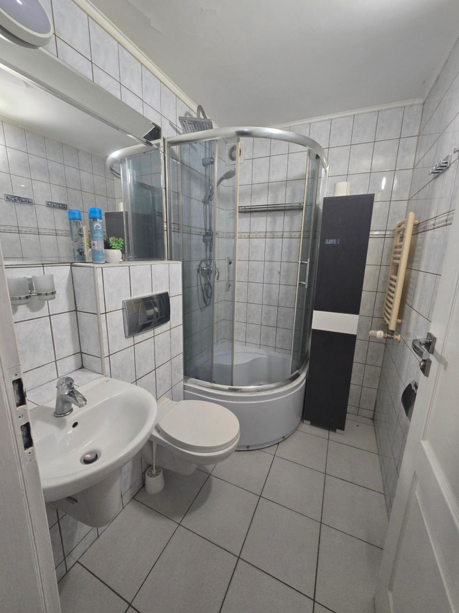 Hotel Dworek Вроцлав Екстериор снимка