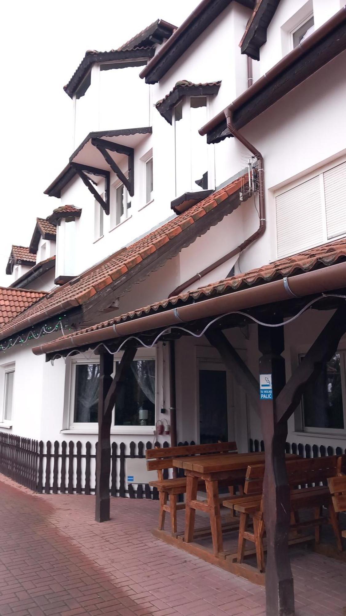 Hotel Dworek Вроцлав Екстериор снимка